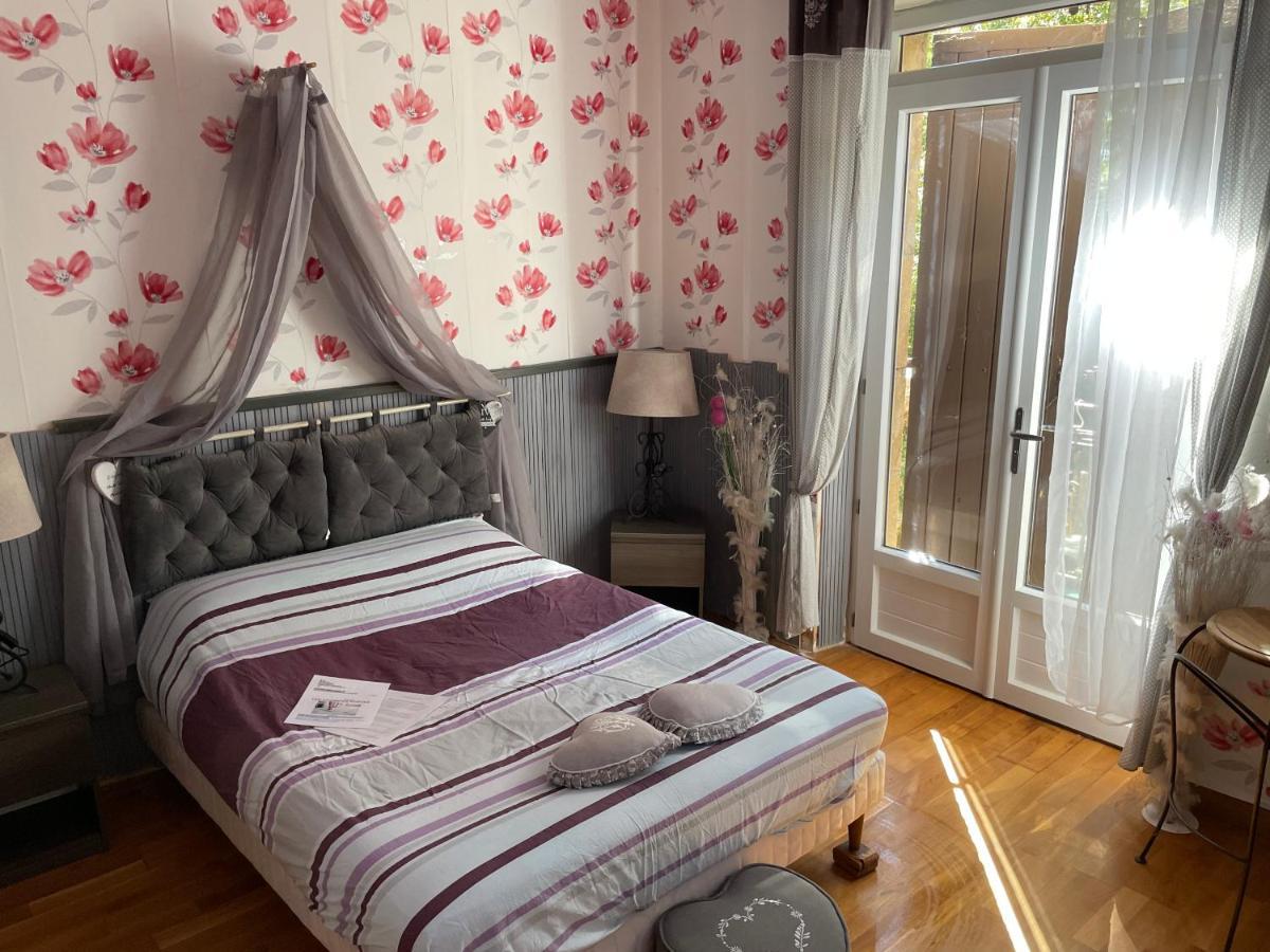 Les chambres de cathy Murat Extérieur photo